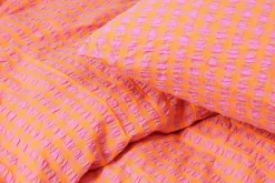 JUNA Sengetøj 220x220 cm i rosa fra serien Bæk&Bølge